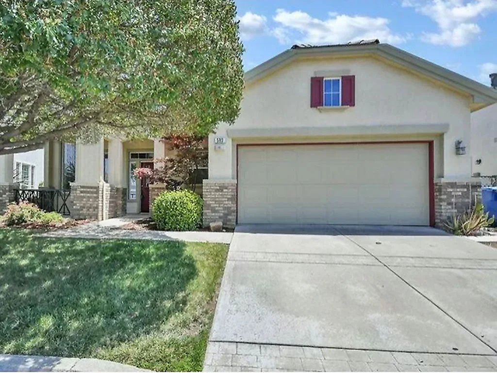 593 Valmore Pl., Brentwood